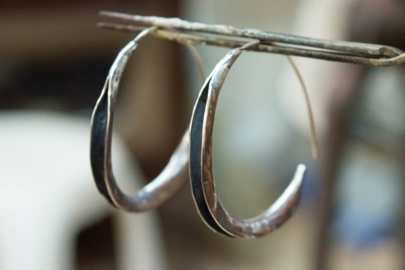 Handgefertigte Creolen Aus Oxidiertem Sterlingsilber - 40 Mm von SILVERstro