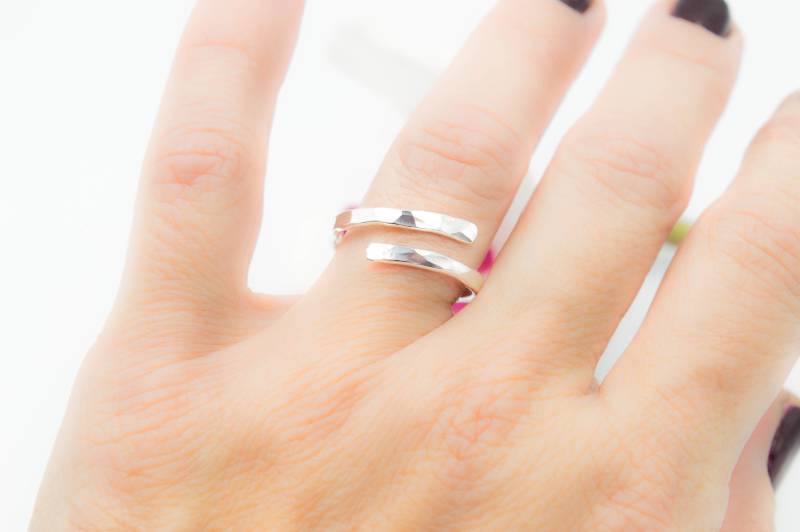 Gehämmerter Sterling Silber Einstellbar Ring Boho Daumen Ring von SILVERstro
