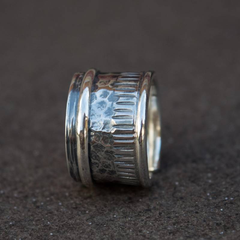 Handgemachte Breite Bandring Aus 925Er Silber Texturiertes Oxidiertes Design von SILVERstro