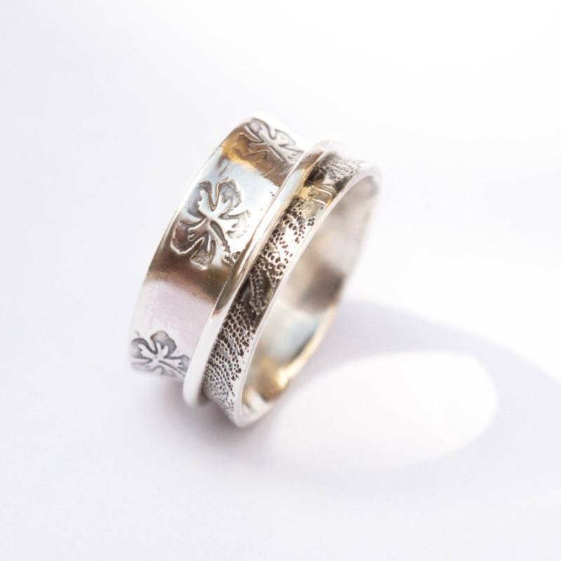 Handgemachter Sterling Silber Spinner Ring Floraler Strukturierter Angst Ring von SILVERstro