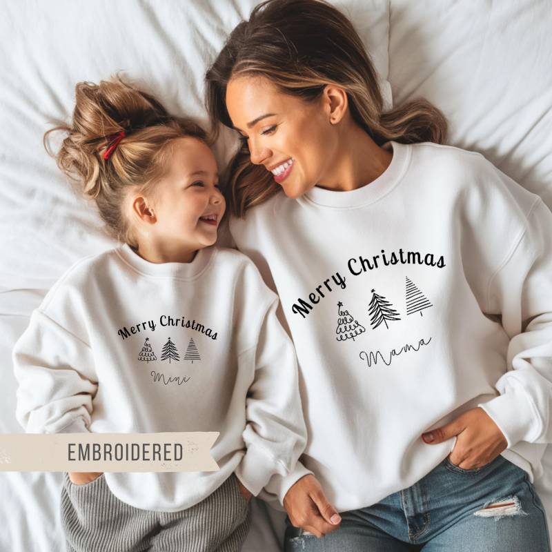 Bestickter Mama & Mini Partnerlook Pullover Merry Christmas | Weihnachten Matching Outfit Mutter Tochter Sohn Familien Xmas Geschenkidee von SIMASIMPLETHINGS