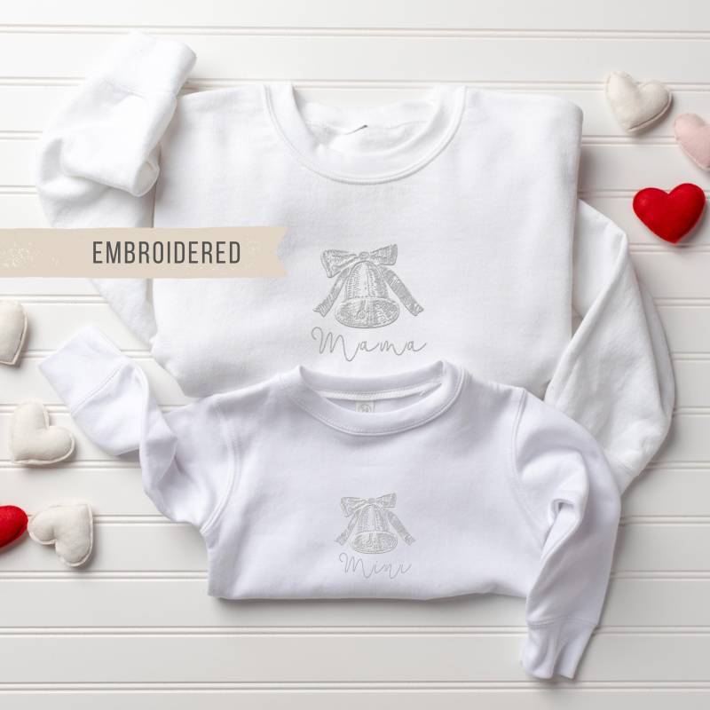 Bestickter Mama & Mini Partnerlook Pullover Weihnachten | Xmas Geschenk - Matching Christmas Sweater Outfit Geschenkidee Mutter Tochter Sohn von SIMASIMPLETHINGS