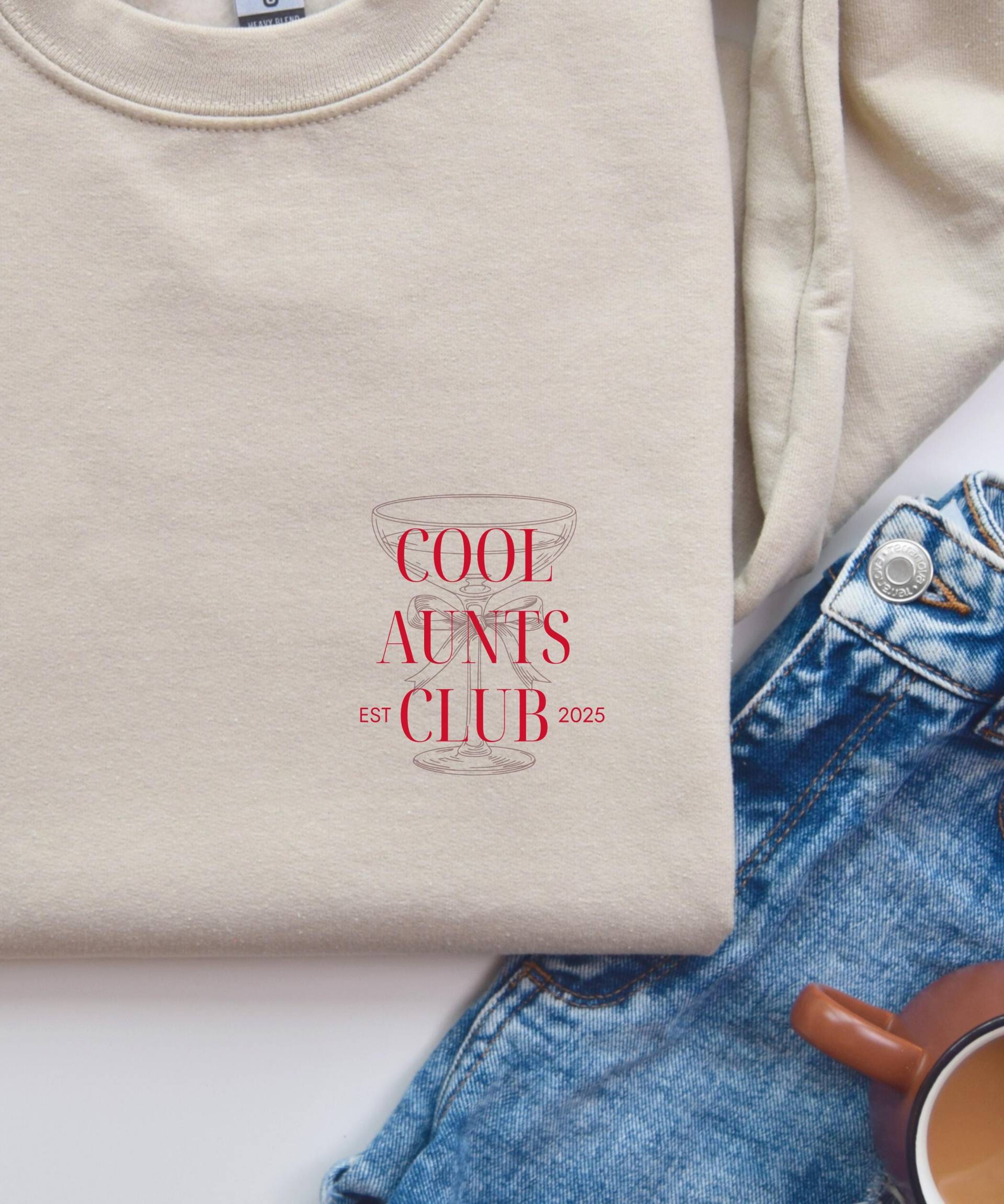 Cool Aunts Club Pullover - Tante Geschenk Sweatshirt Personalisiert | Auntie Sweater in My Era Schwangerschaftsverkündung Patentante von SIMASIMPLETHINGS