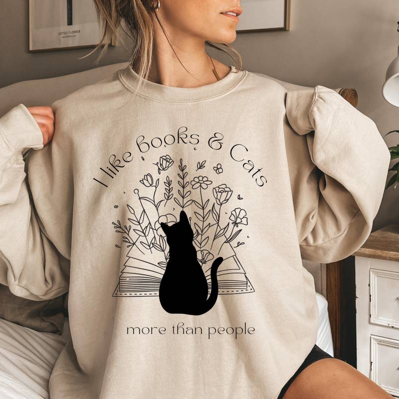 Katzenliebhaber & Bücherwurm Pullover | Geschenk Katzenbesitzer Und Book Lover Sweatshirt Mit Spruch -I Like Books & Cats More Than People von SIMASIMPLETHINGS