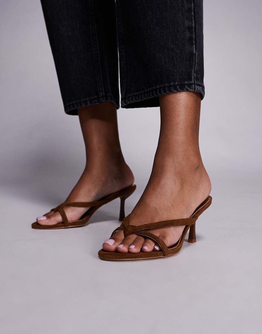 SIMMI London - Martina - Mules-Sandaletten aus Wildleder in Hellbraun mit Absatz-Brown SIMMI London - Martina - Mules-Sandaletten aus Wildleder in Hellbraun mit Absatz-Brown von SIMMI Shoes