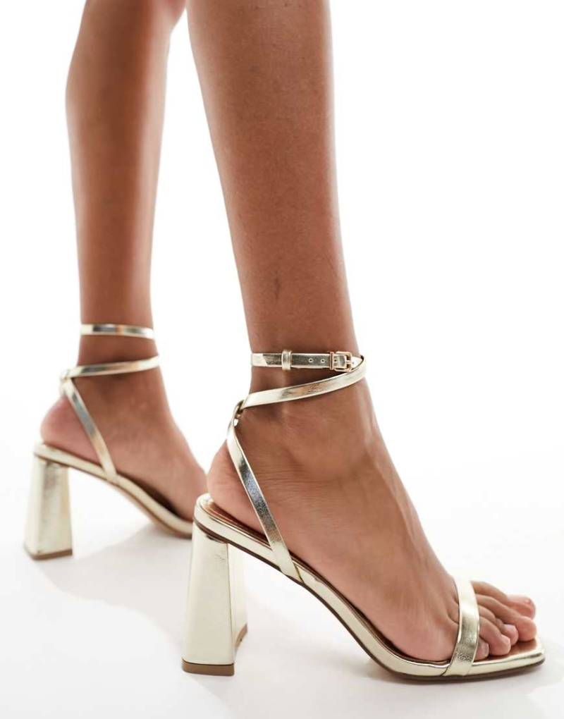 Simmi London - Bia - Riemchen-Sandaletten in Gold mit Blockabsatz-Goldfarben von SIMMI Shoes