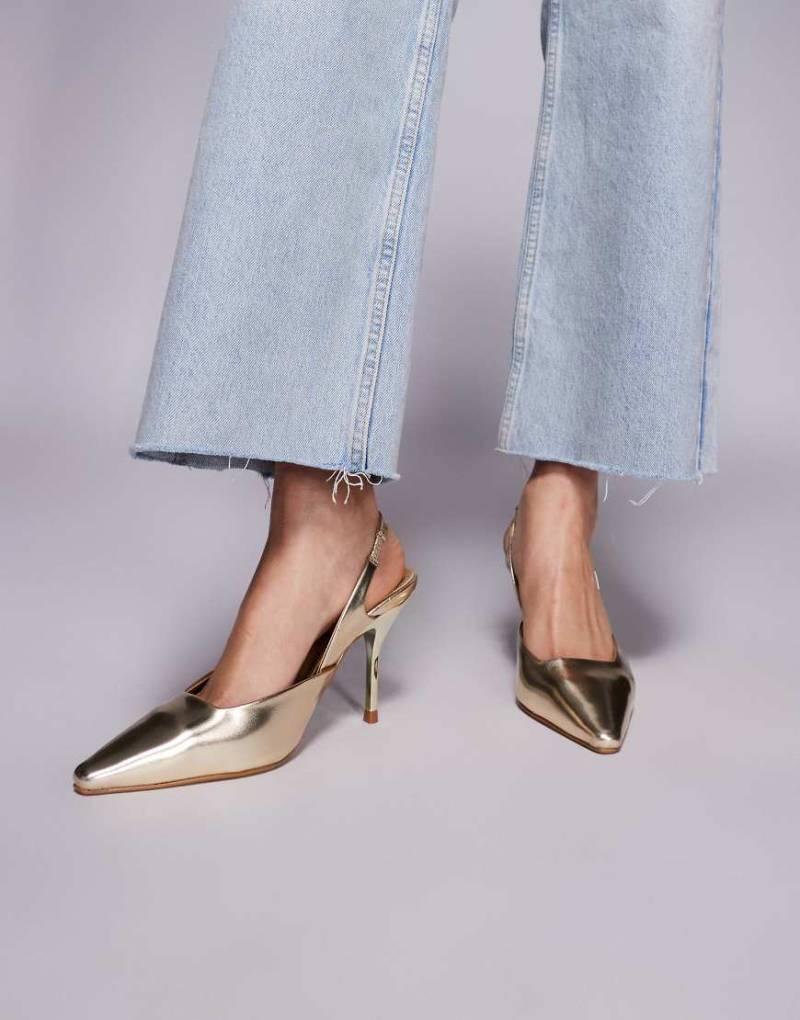 Simmi London - Darcia - Spitze Absatzschuhe aus Kunstleder in Metallic-Gold mit Fersenriemen-Goldfarben von SIMMI Shoes