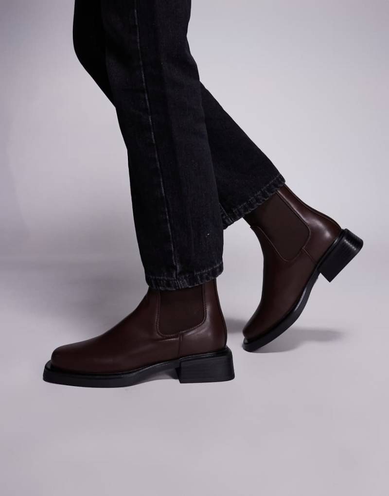 Simmi London - Duff - Niedrige Chelsea Stiefel in Braun-Brown von SIMMI Shoes
