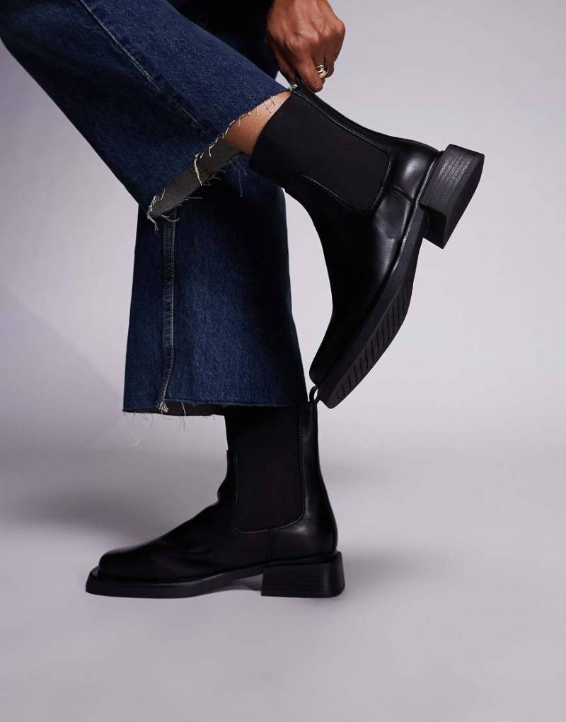 Simmi London - Duff - Niedrige Chelsea-Stiefel in Schwarz von SIMMI Shoes