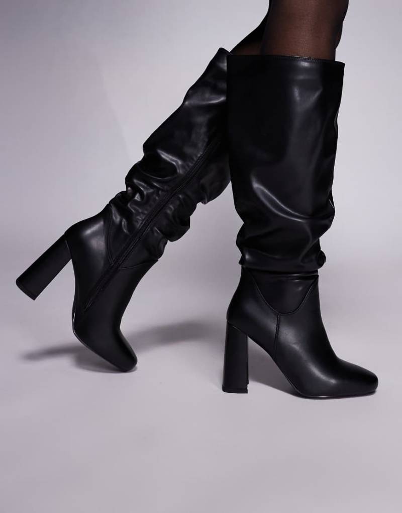 Simmi London - Hanzel - Geraffte, kniehohe Stiefel in Schwarz mit Blockabsatz von SIMMI Shoes