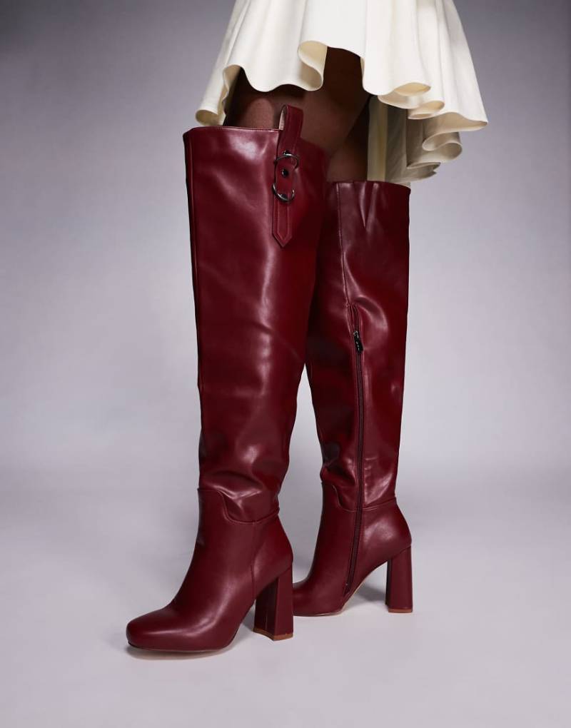 Simmi London - Harrieta - Overknee-Stiefel in Burgunderrot mit Absatz von SIMMI Shoes