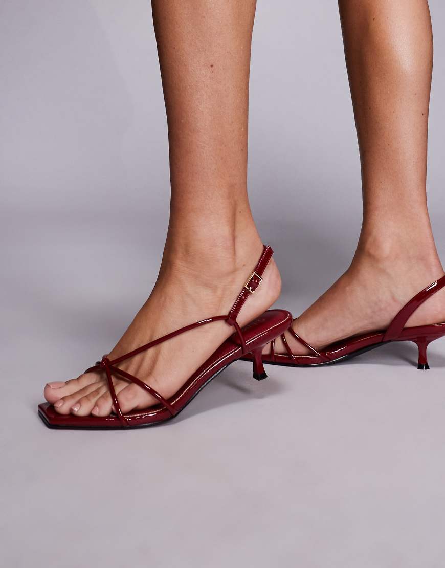 Simmi London - Haylee - Riemchen-Sandalen in Burgunderrot mit Kitten-Absatz von SIMMI Shoes