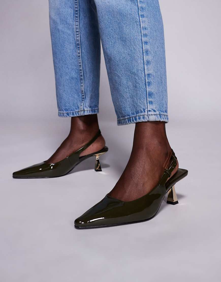 Simmi London - June - Spitze Schuhe in olivgrüner Lackoptik mit Fersenriemen und Kitten-Absatz Simmi London - June - Spitze Schuhe in olivgrüner Lackoptik mit Fersenriemen und Kitten-Absatz von SIMMI Shoes