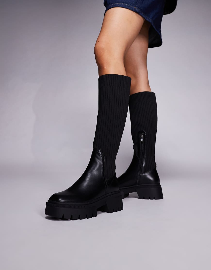 Simmi London - Kniehohe Stiefel in Schwarz mit schmalem Schaft von SIMMI Shoes