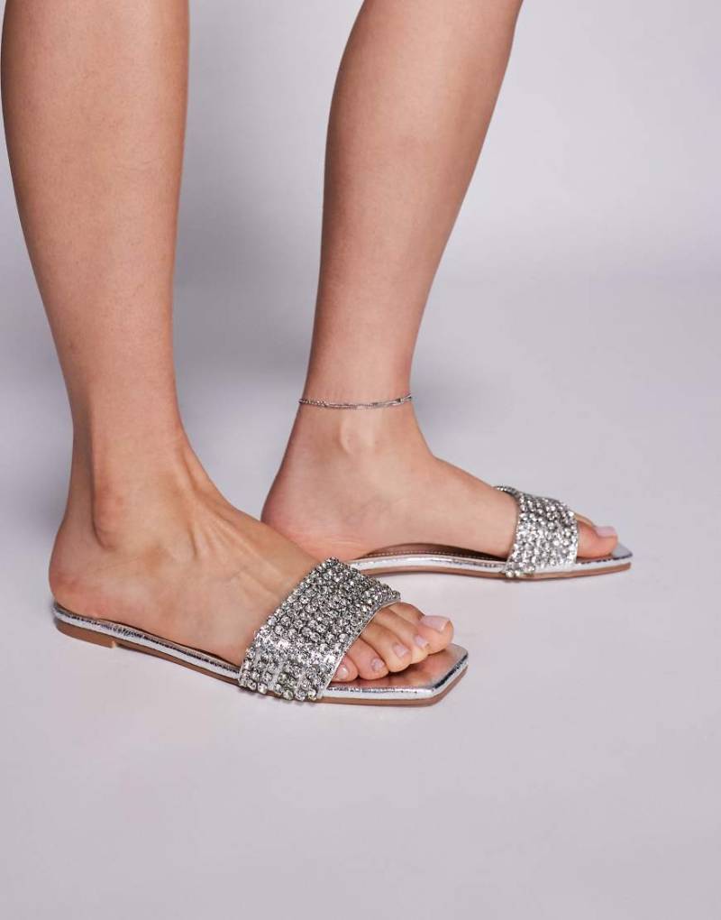 Simmi London - Paison - Flache Sandalen in Metallic-Silber mit Strassbesatz von SIMMI Shoes