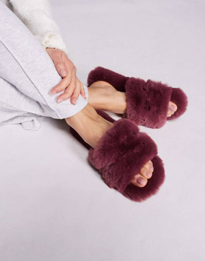 Simmi London - Polar - Flauschige Hausschuhe in Burgunderrot von SIMMI Shoes