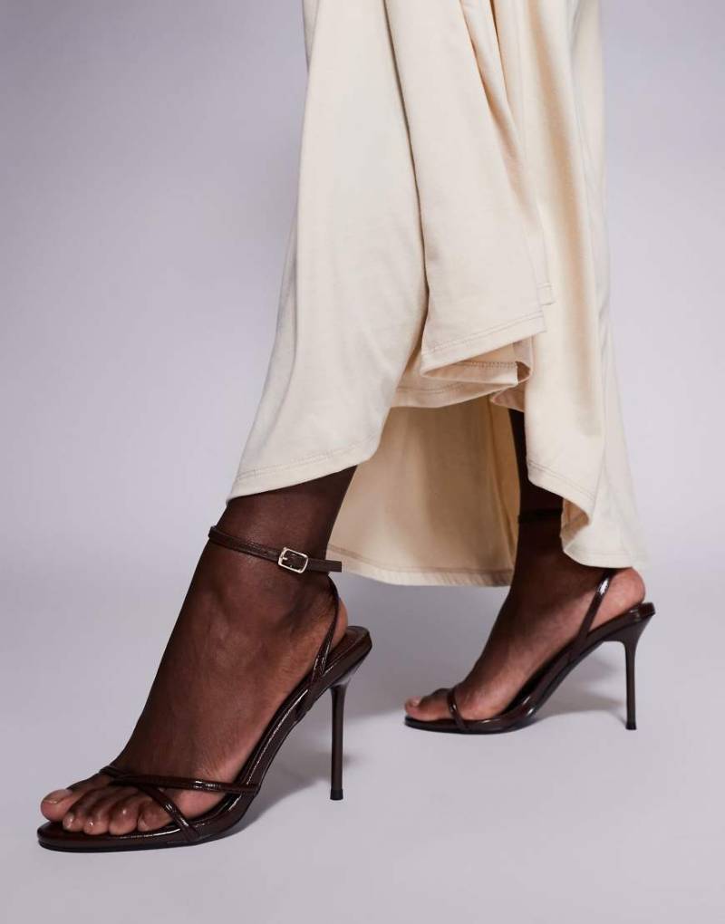 Simmi London - Vitani - Filigrane Sandaletten mit Absatz in Schokobraun von SIMMI Shoes