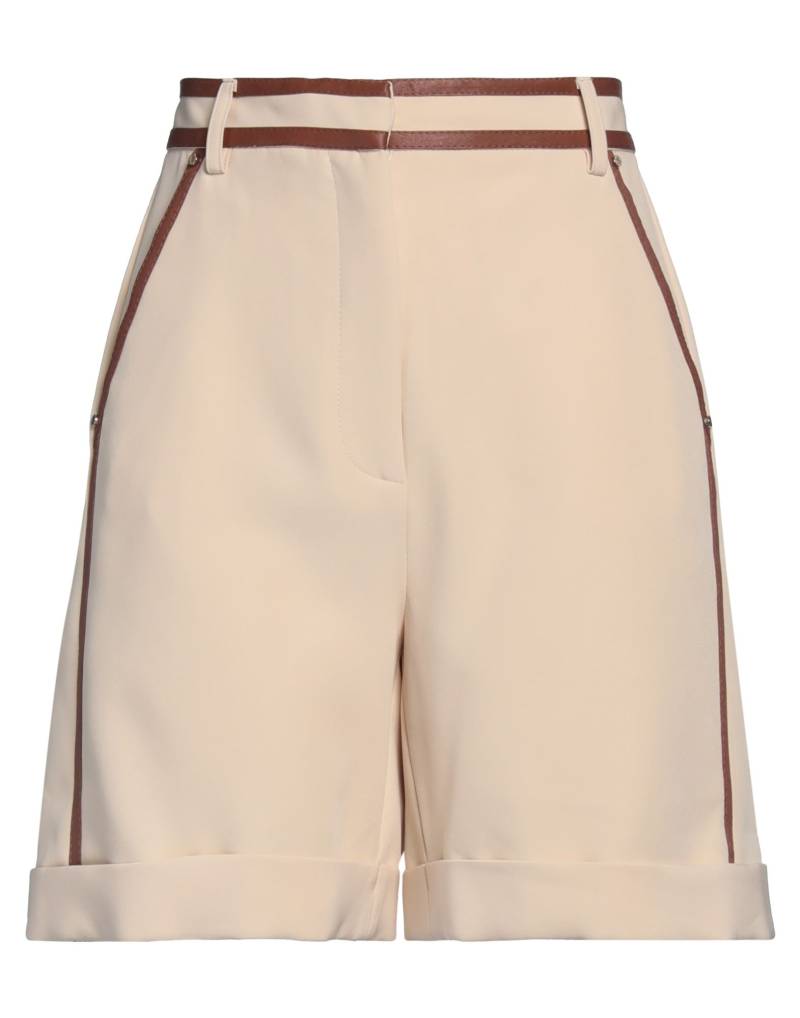 SIMONA CORSELLINI Shorts & Bermudashorts Damen Cremeweiß von SIMONA CORSELLINI