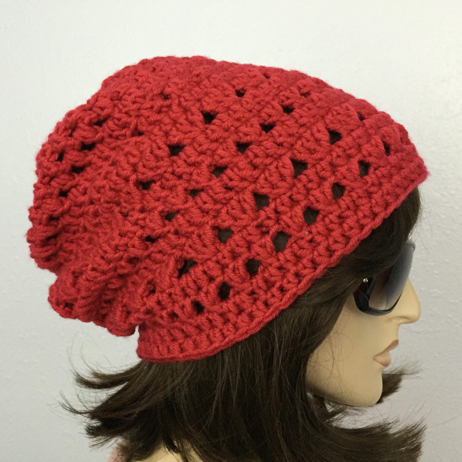 Frauen Häkelhut Slouchy Hut in Rot Frühling Winter Accessoires Herbst von SIMPATICOUS