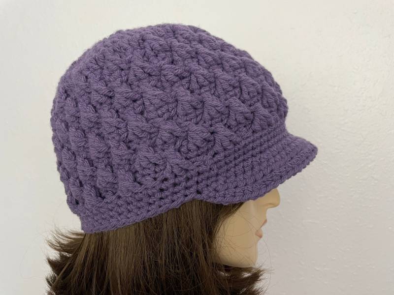 Frauen Häkeln Hut Mit Visier Herbst Wintermütze Baseballmütze Teen Brimmed Beanie von SIMPATICOUS