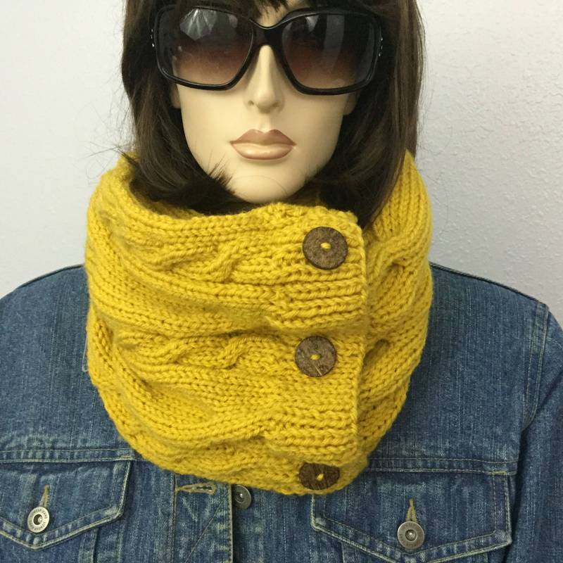 Frauen Strick-Cowl Chunky Schal in Senf Farbe Damen Winter Accessoires Herbst Zopfmuster Cowl Chistmas Geschenk Unter 50 von SIMPATICOUS