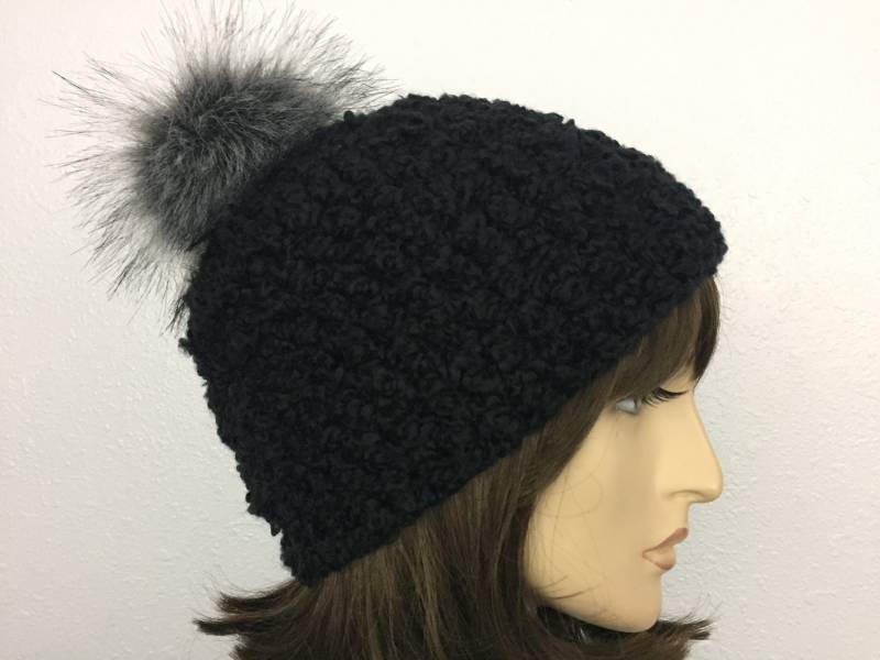 Womens Crochet Hat Frauen Beanie in Schwarz Mit Abnehmbarer Pelz Pom Damen Accessoires Herbst Mode Wintermütze von SIMPATICOUS