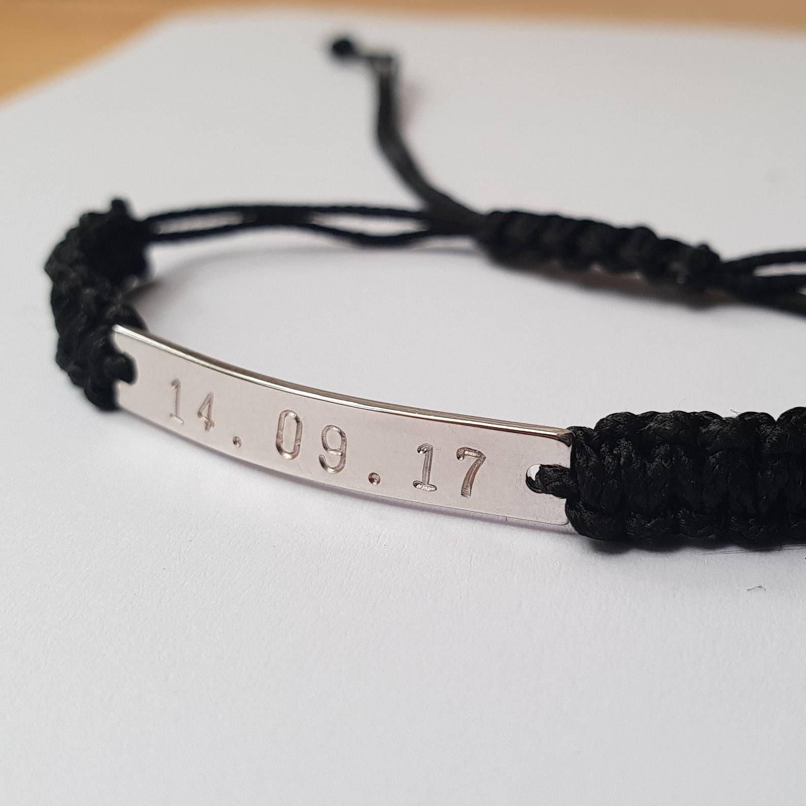 Sein Und Ihr Armband, Freundschaftsarmband, Personalisierte Silber Bar Armbänder, Wählen Sie Jeden Namen/Nummer. Enthält 2 Armbänder Sein Und Ihr Armband, Freundschaftsarmband, Personalisierte Silber Bar Armbänder, Wählen Sie Jeden Namen/Nummer. Enthält 2 Armbänder von SIMPLEandSMALL
