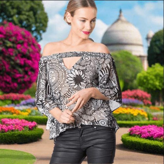 Mandala Print Off-Shoulder Perlenbesetztes Top von SIYONACOUTURE