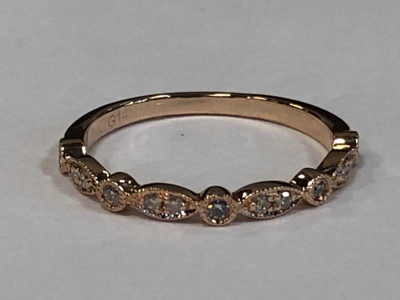 14Kt Gold Ladies Forever One Moissanite Wedding Band Mit Einem Gewicht Von 0, 20 Karat in Art Deco Mode von SJEXCLUSIVEJEWELRY