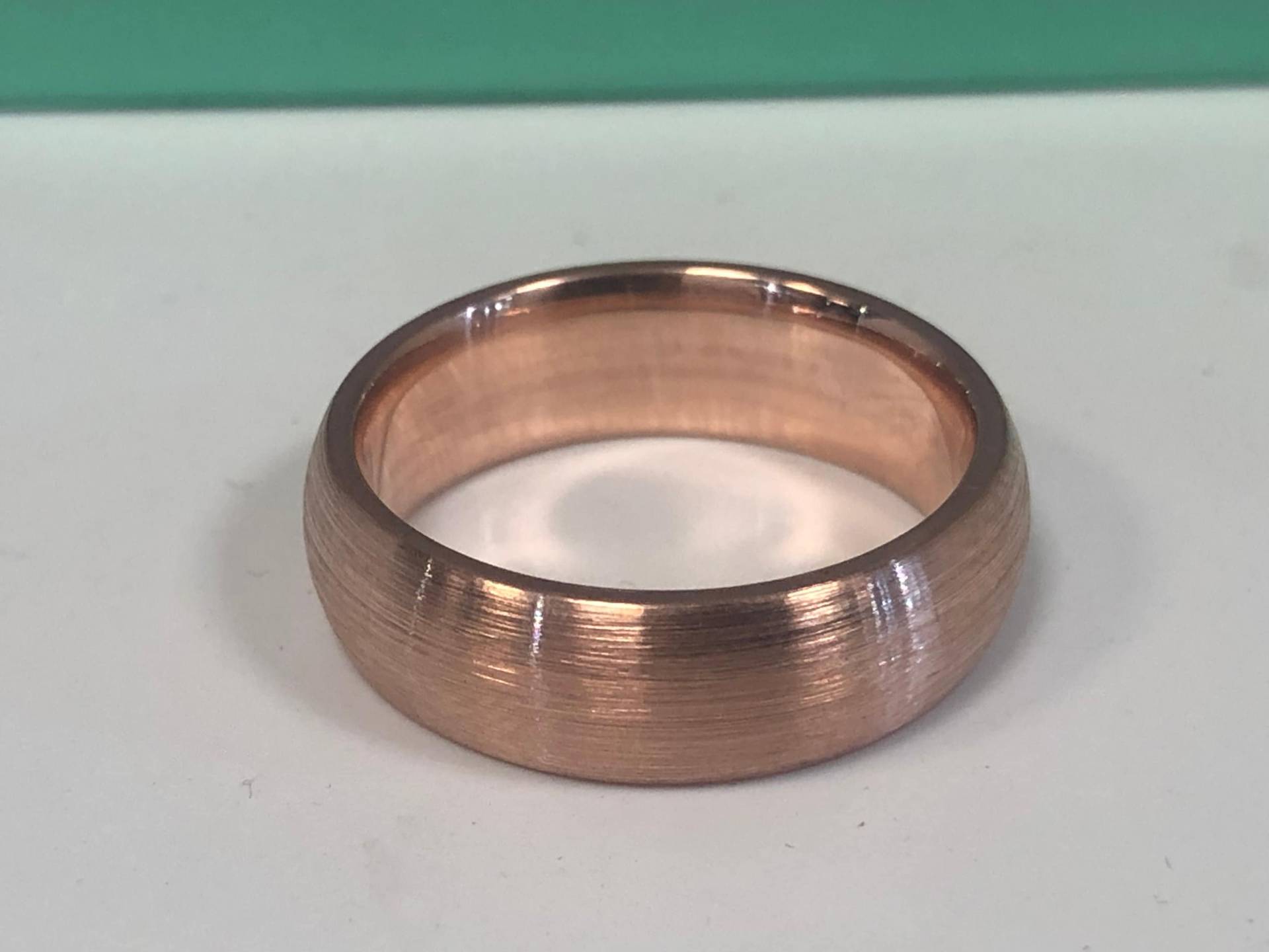 14Kt Rose Gold Pinsel Finish Band von SJEXCLUSIVEJEWELRY