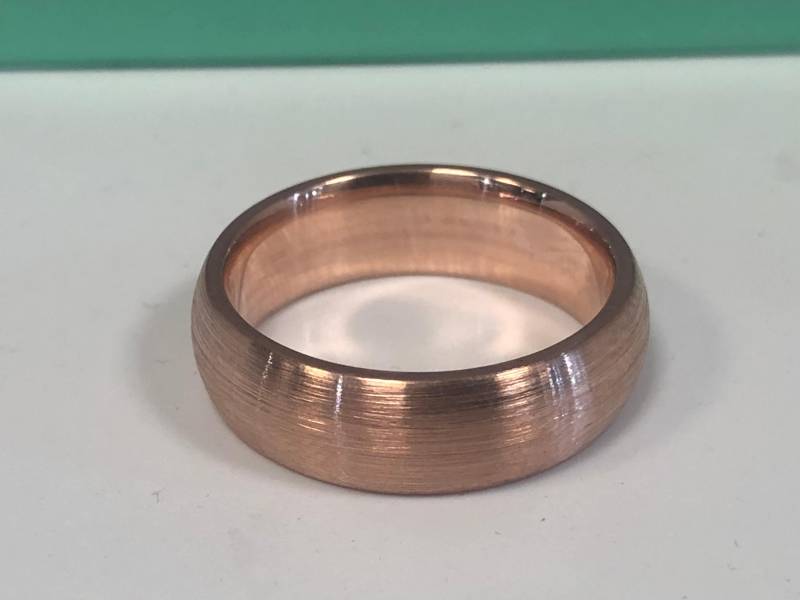 14Kt Rose Gold Pinsel Finish Band von SJEXCLUSIVEJEWELRY