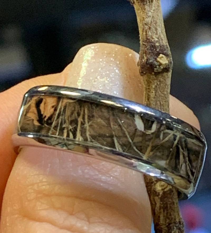 Camo-Design Titan Ehering. 8mm von SJEXCLUSIVEJEWELRY