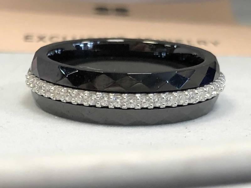 Damen 14 K Gold Schwarz Keramik Und Immer Ein Moissanite Ehering von SJEXCLUSIVEJEWELRY