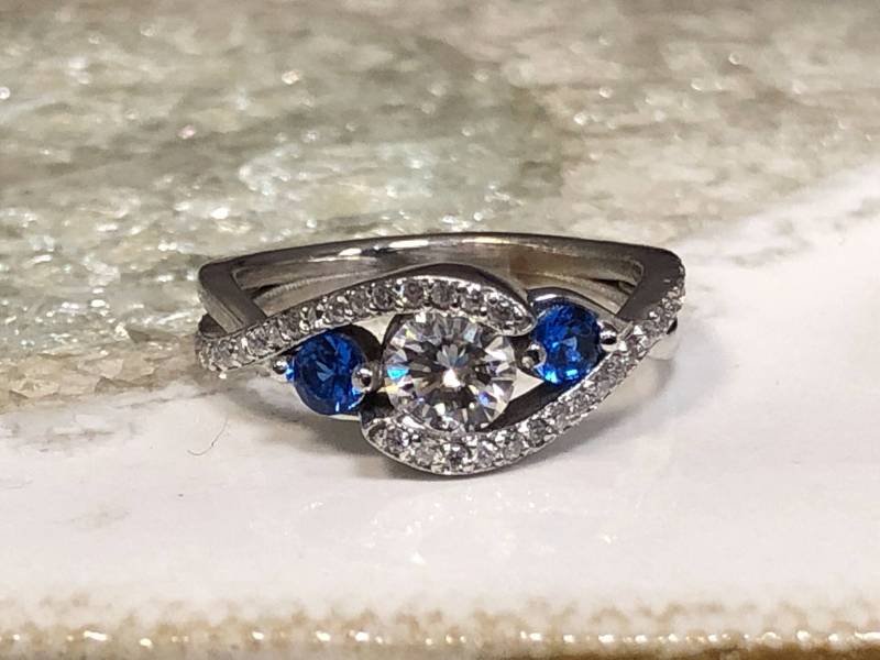 Damen 14K Natürlichen Saphir Und Immer Ein Zentrum Moissanite Ring von SJEXCLUSIVEJEWELRY