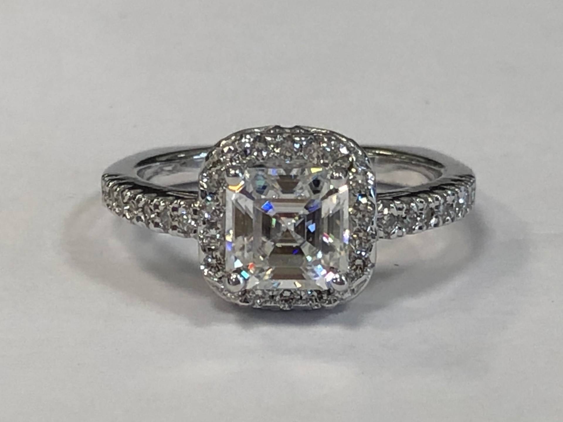 Damen 14Kt Asscher Geschnitten Center Für Immer Ein Moissanite Kissen Halo Ring von SJEXCLUSIVEJEWELRY