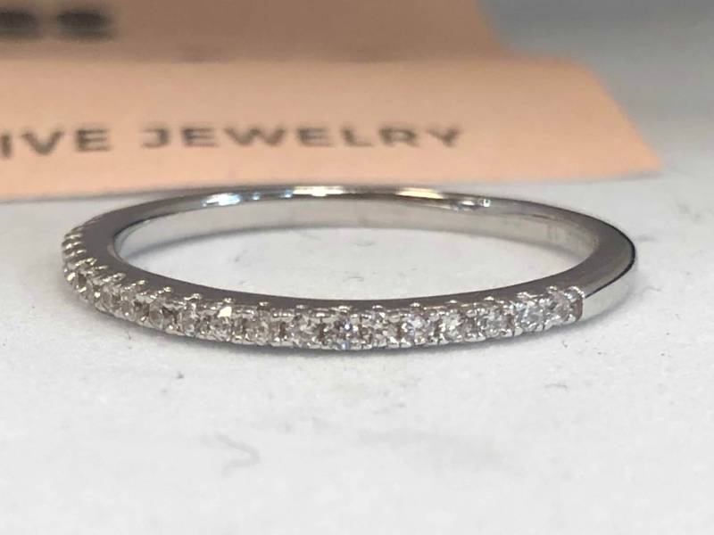Damen Dünne 14Kt Gold Für Immer Ein Moissanite Ehering von SJEXCLUSIVEJEWELRY