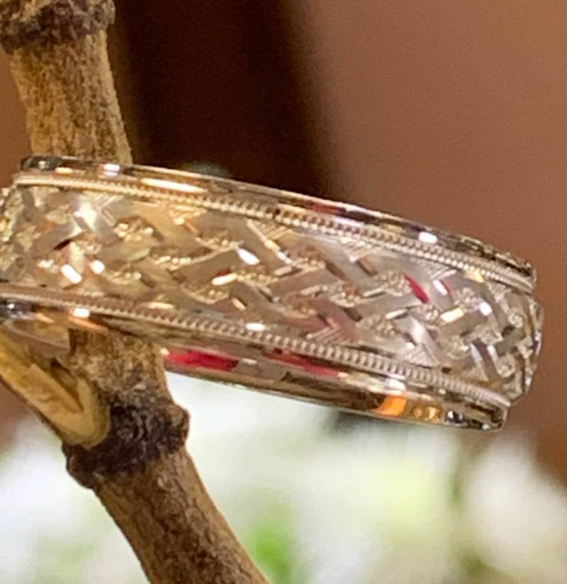 Gedrehte Knoten Milgrain Hochzeitsband Mit Pinsel Zu Beenden Und 8mm Breite von SJEXCLUSIVEJEWELRY