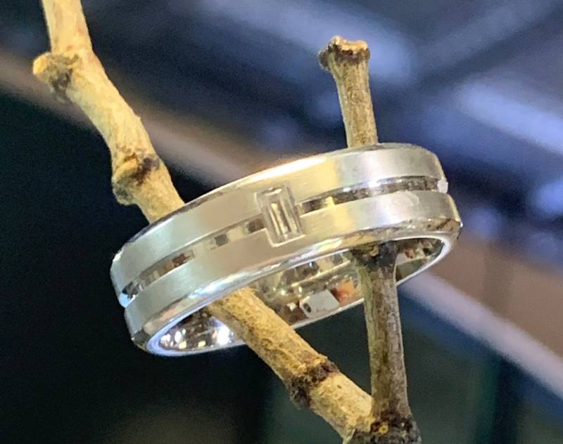 Halbe Runde Baguette Diamant Ehering. 8mm von SJEXCLUSIVEJEWELRY