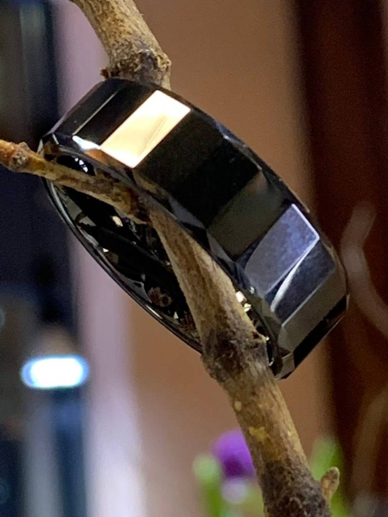 Handarbeit Schwarz Keramik Schritt Design Mosaik Hochzeitsband. 8mm von SJEXCLUSIVEJEWELRY