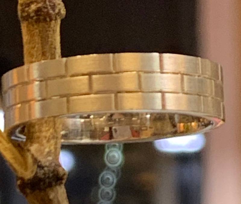 Handgefertigte Ziegel Design Flach Hochzeitsband. 8mm von SJEXCLUSIVEJEWELRY