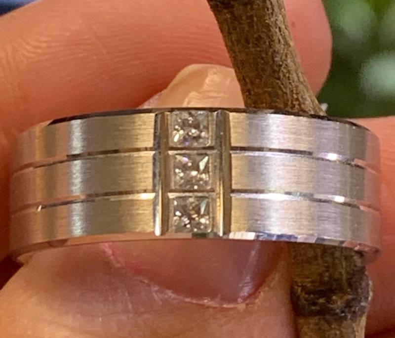 Handgemachte Gerillten Moissanite Ehering. 8mm von SJEXCLUSIVEJEWELRY