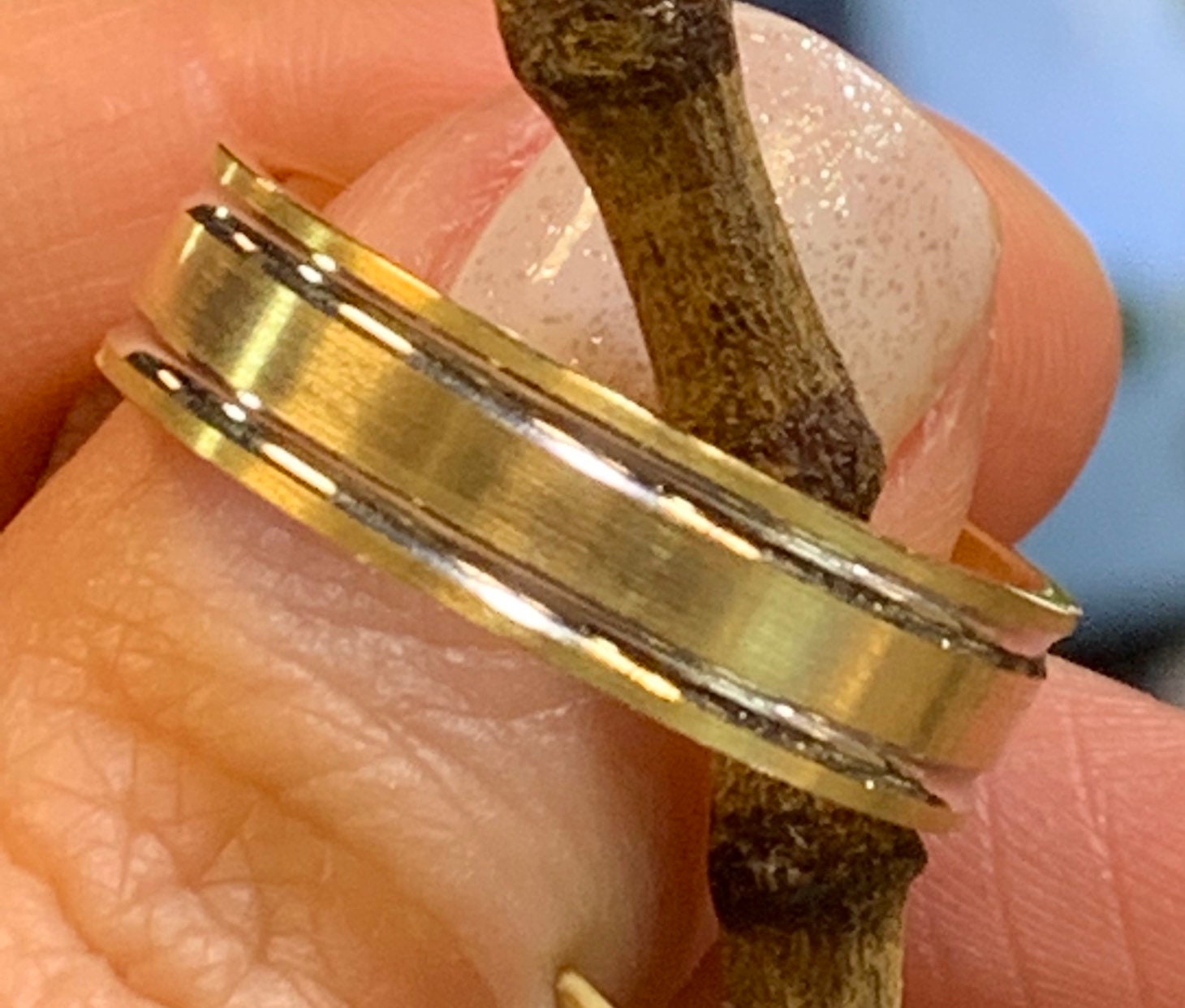 Handgemachte Two Tone 14Kt Gelb Und Weiß Pinsel Finish Ehering .8 Handgemachte Two Tone 14Kt Gelb Und Weiß Pinsel Finish Ehering .8 von SJEXCLUSIVEJEWELRY