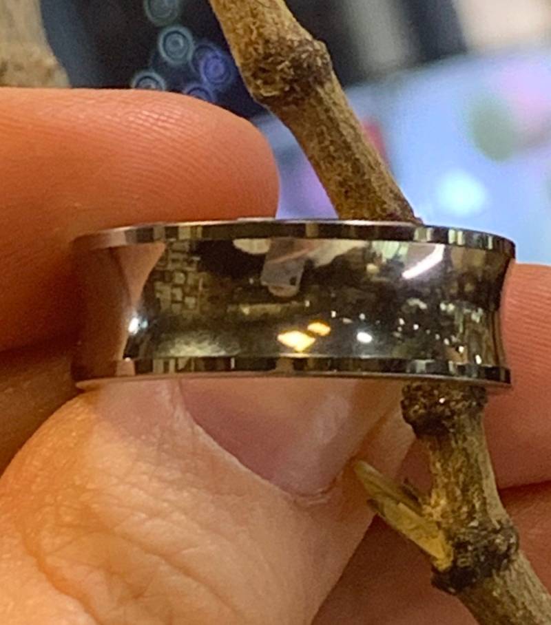 Handmade Abgeschrägt Nach Innen Ehering in High Polish Finish. Breite 8mm von SJEXCLUSIVEJEWELRY