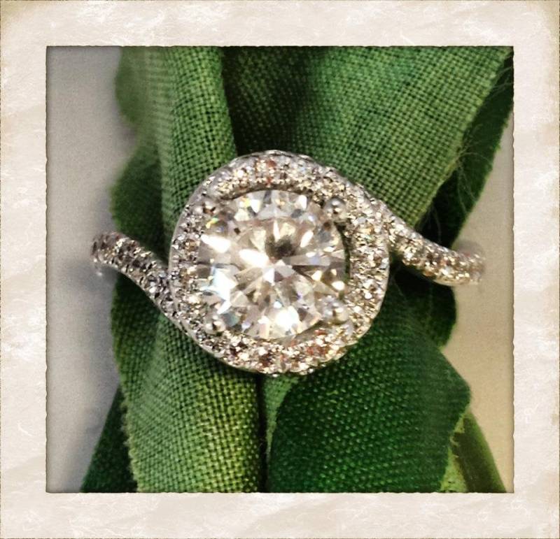 Ladies 14Kt Gold Round Cut Twist Design Forever One Moissanite With Side Moissanites von SJEXCLUSIVEJEWELRY