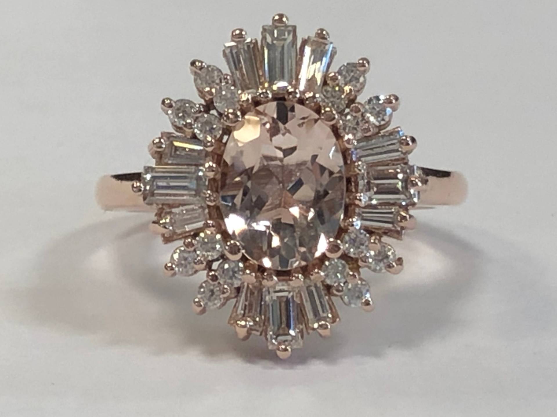 Ladies 14Kt Morganite Oval Cut Center Natural & Forever One Moissanite Halo Engagement Ring von SJEXCLUSIVEJEWELRY