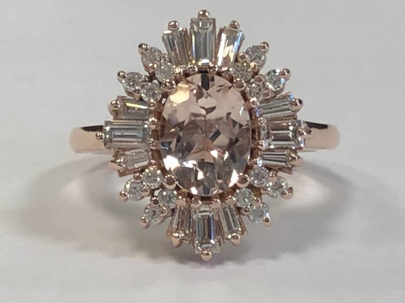 Ladies 14Kt Morganite Oval Cut Center Natural & Forever One Moissanite Halo Engagement Ring von SJEXCLUSIVEJEWELRY