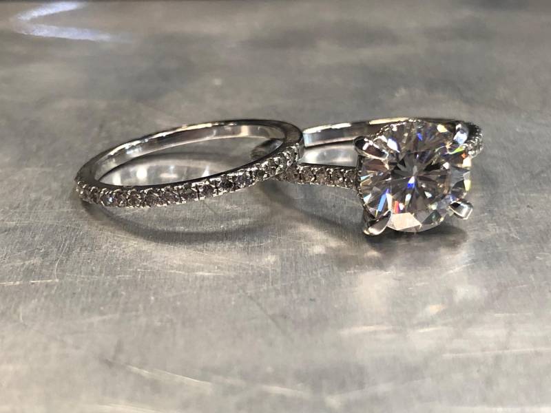 Ladies 14Kt Round Center Cut Forever One Moissanite Halo Engagement Ring & Wedding Band von SJEXCLUSIVEJEWELRY