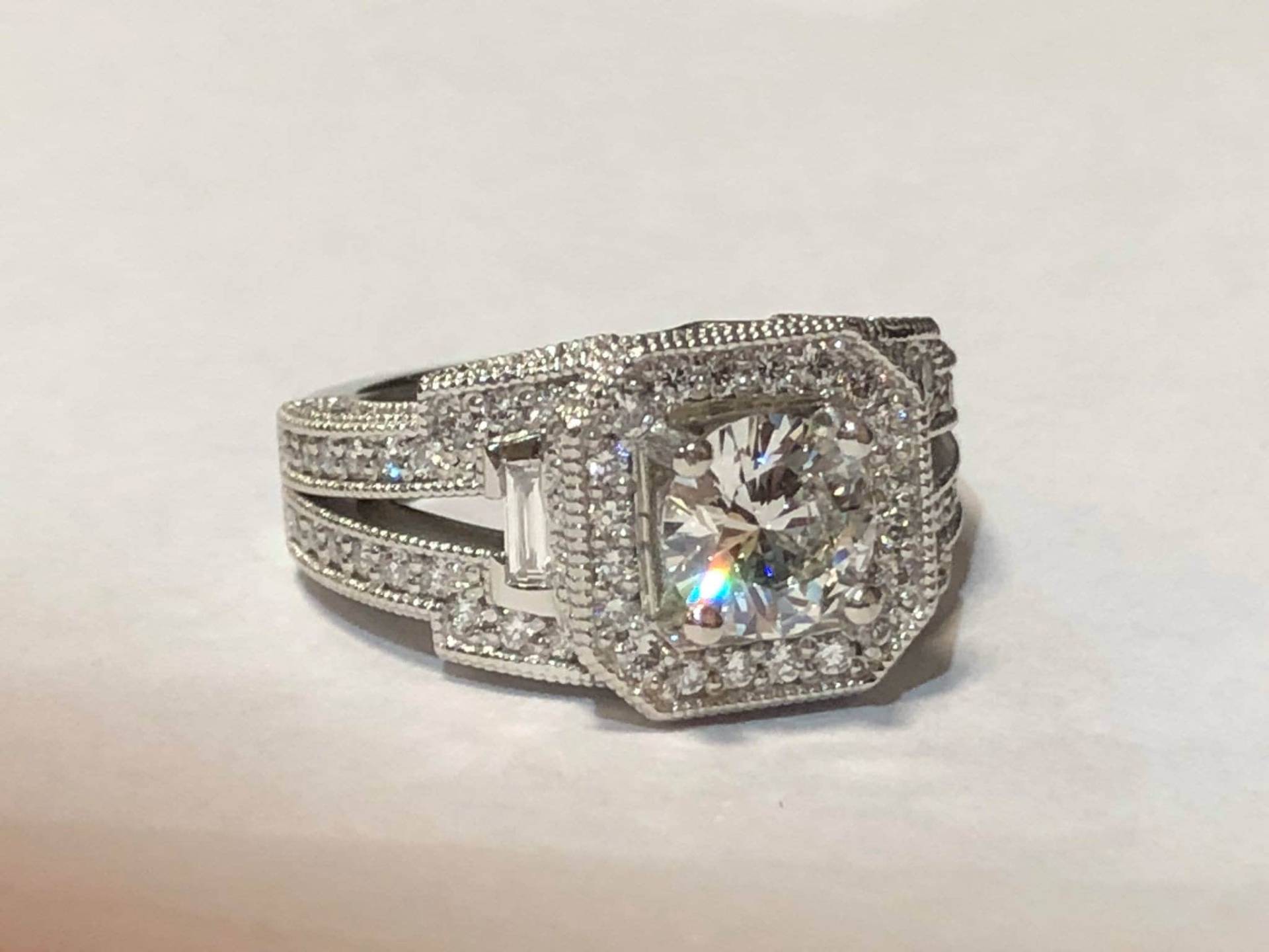 Ladies 14Kt Round Center Cut Forever One Moissanite Halo Engagement Ring von SJEXCLUSIVEJEWELRY