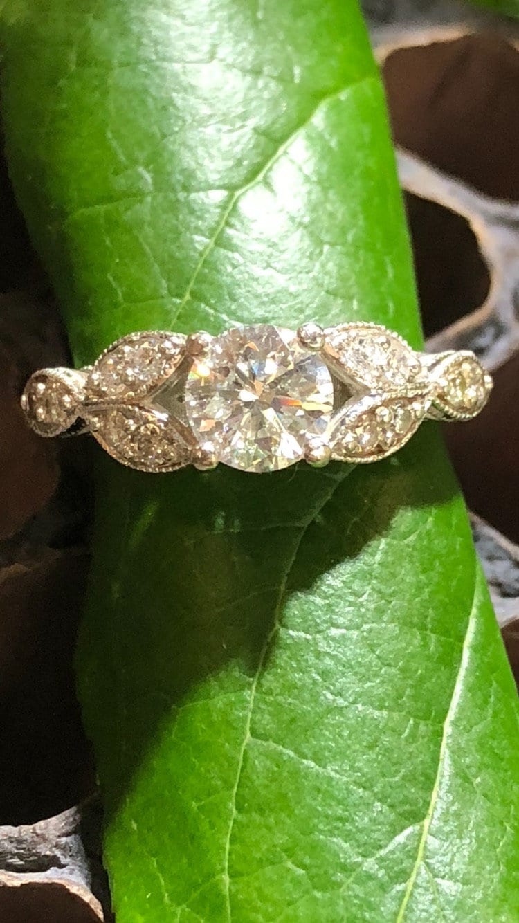 Ladies 14Kt Round Center Cut Forever One Moissanite Leaf Design Engagement Ring von SJEXCLUSIVEJEWELRY