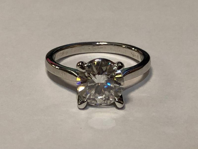 Ladies 14Kt Solitaire Round Cut Forever One Moissanite Ring von SJEXCLUSIVEJEWELRY